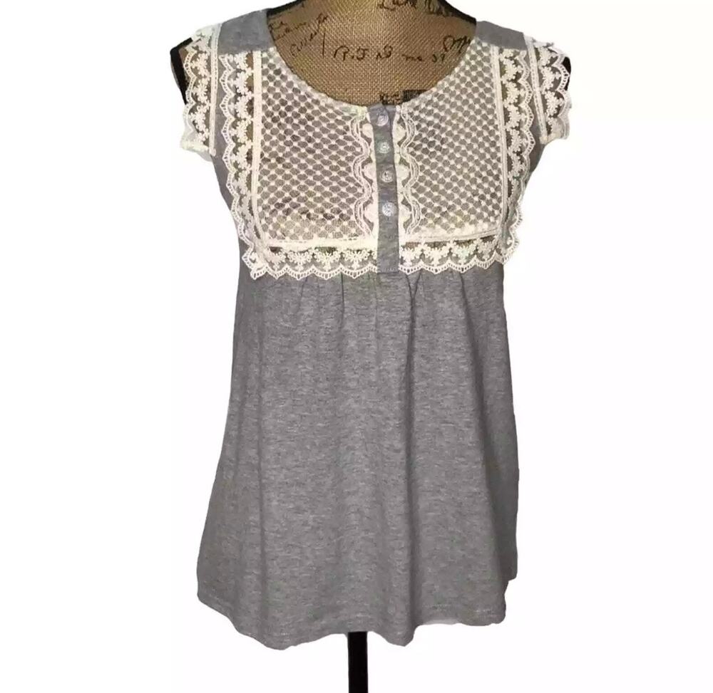 Mystree Women’s Size Small Gray Knit Tee Sheer Lace Overlay Yoke Sleeveless